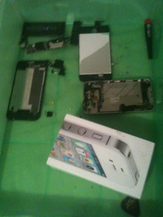 iphone dissasembled image